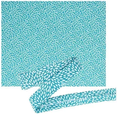 Produktbild von Stoff 55 x 45 cm + Schrägband 3 m x 2 cm - Hellblau mit Blütenblättern