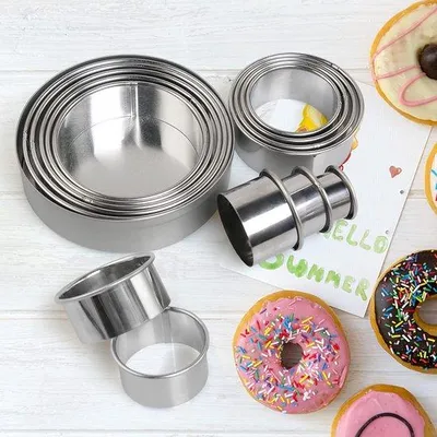 Imagen del producto de Ibenzoa®: Juego de 12 cortadores redondos de acero inoxidable (diámetro de 2,6 a 11,3 cm) – versátiles para galletas, mini pasteles, fondant, con caja de almacenamiento