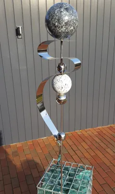 Produktbild von Skulptur Saturn Kugel anthrazit Edelstahl 160 cm Beetstecker Gartenstecker