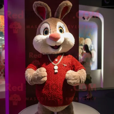 Produktbild von Kastanienbrauner REDBROKOLY Hase Maskottchen Kostüm charakter bekleidet mit einem Henley-T-Shirt und Halsketten