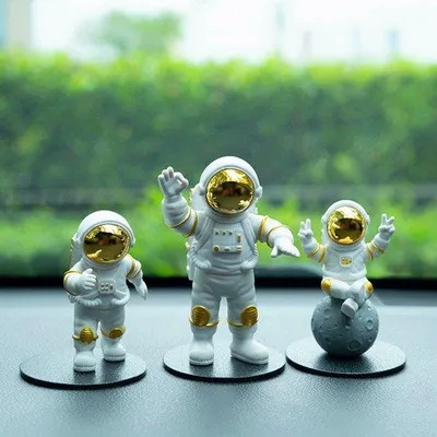 Produktbild von Goldsatz aus drei astronautenfiguren, astronautenspiegel, astronautenfigur als Dekoration, für das Auto, das Büro, das Haus, die Tafel, Geschenk.