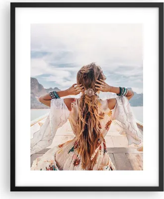 Produktbild von Gerahmtes Poster - Schwarzer Rahmen - Frau Boot Rücken - 40x50 cm - Wand Bild - Wanddeko - Wandbilder - Kunstposter - Wandposter - Bilderrahmen - Bilder - Kunstdruck - Wanddekoration - P2BPA40x50-5059