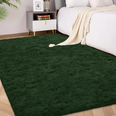 Obrázek produktu pro Měkký, huňatý koberec 140 x 200 cm v barvě tmavě zelené
