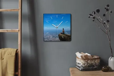 Produktbild von Coloray Hodiny Unikátní 30x30 cm  Tiché hodiny Pro obývací pokoj a kuchyň Nástěnné hodiny Plátno Bílé ručičky hodin - Žena na útesu