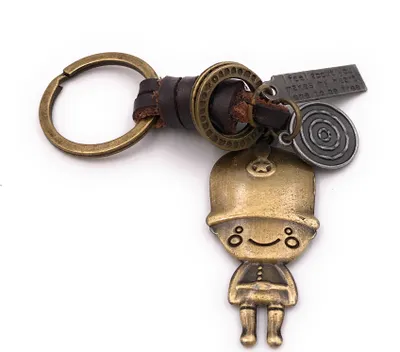 Produktbild von Onwomania Schlüsselanhänger Kleinkind Kind Junge mit Cap bronze Leder Anhänger Keychain