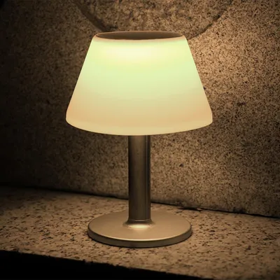 Produktbild von 2 Stück LED Tischleuchten Solar, helles warmes Licht, dimmbar, sehr ansprechendes Design, gute Qualität, langlebige Funktion, da gute Konstruktion