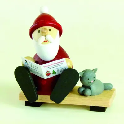 Produktbild von Weihnachtsmann auf Bank mit Zeitung und Katze (9cm) von Ullrich Kunsthandwerk