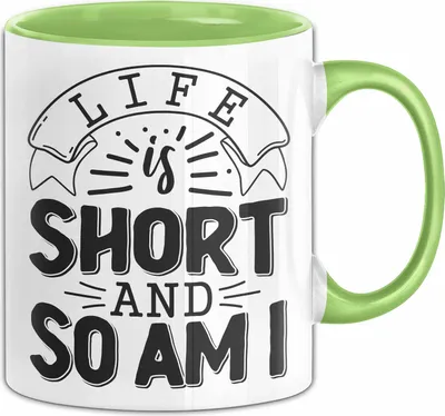 Produktbild von Kleine Menschen Tasse Geschenk Life Is Short So Am I Kleiner Bruder Cousin Geschenkidee Spruch Kaffee-Becher (Grün)