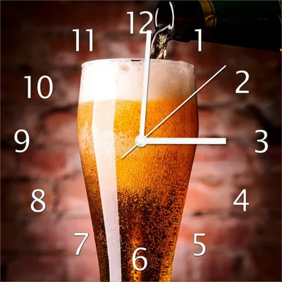Produktbild von Wallario Design Wanduhr Frisches Pils aus Echtglas, Größe 30 x 30 cm