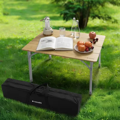 Produktbild von Navaris Bambus Campingtisch Klappbar - Wasserdichte und höhenverstellbare Aluminiumbeine - Camping Tisch faltbar - Ideal für Outdoor-Aktivitäten wie