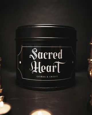 Produktbild von Heiliges Herz Gothic Duftkerze in schwarzer Metalldose