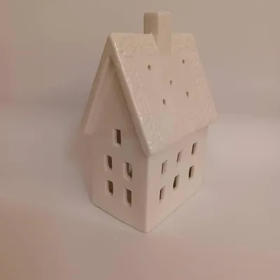 Obrázek produktu pro DECOLED Keramický domeček, 10,6 x 8,7 x 16,8 cm, teple bílá, 2xLR44