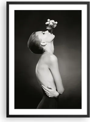 Produktbild von Gerahmtes Poster - Schwarzer Rahmen - Nackt Frau Blumen - 50x70 cm - Wand Bild - Wanddeko - Wandbilder - Kunstposter - Wandposter - Bilderrahmen - Bilder - Kunstdruck - P2BPA50x70-4849