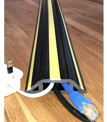 Productafbeelding van Rubber Kabelbeschermer - Antislip met Gele Veiligheidsstrepen