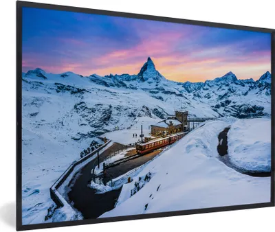 Produktbild von MuchoWow® Gerahmtes Poster Dämmerung am Schweizer Matterhorn bei der Gornergratbahn 90x60 cm - Poster mit Schwarzem Bilderrahmen Wandposter Rahmen Foto Bilder - Fotorahmen - Foto-Plakat