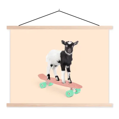 Produktbild von MuchoWow® Textilposter Ziege - Schwarz - Skateboard - Weiß - Tiere 40x30 cm mit holzfarbenen Rahmen - Bilder