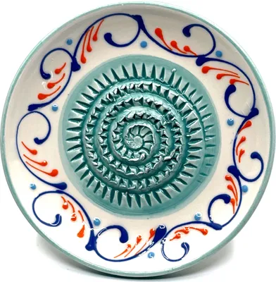 Produktbild von Kaladia Keramik Reibeteller handbemalt in Türkis/Weiß - Durchmesser ca. 12cm - spülmaschinengeeignet