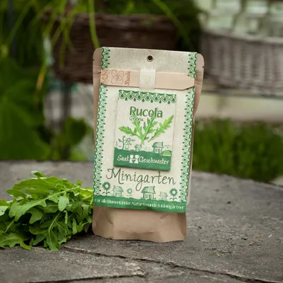 Produktbild von Die Stadtgärtner: -Minigarten Rucola I Komplettes Anzuchtset mit -Saatgut & Gartenerde für bis zu 40 Pflanzen I Premium Gemüse-Samen & Anzuchterde I Pflanze deinen eigenen Kräutergarten