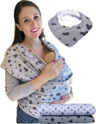 Produktbild von HECKBO Babytragetuch grau mit schwarzen Herzen – inkl. GRATIS Baby-Lätzchen & Tasche - extra groß: 520 x 60 cm - hochwertiges & elastisches Baby Tragetuch Wickeltuch für Neugeborene & Babys bis 15 kg