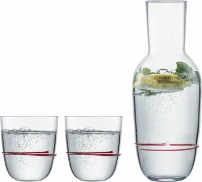 Produktbild von Zwiesel Glas Handmade Getränkeset Aura Rot 3-tlg., Karaffe + 2 Becher, 750 ml, 121692