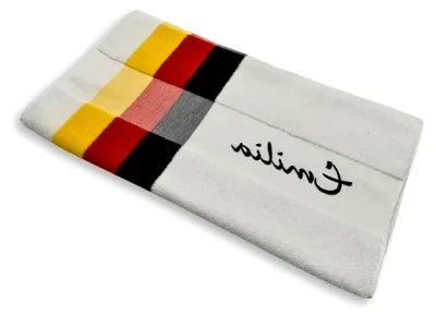 Produktbild von Personalisierbares Handtuch Deutschland - 100% Baumwolle, Individuelles Badetuch/Duschtuch, Hochwertig bestickt mit Namen oder Wunschtext (50 x 100 cm)