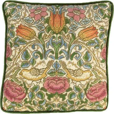 Produktbild von Bothy Threads Gobelin-Stickkissen Set "Rosen Tapisserie", Stickbild vorbedruckt, TAC20, 36x36cm