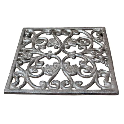 Produktbild von Handgefertigter Untersetzer Gusseisen eckig antikbraun ca. 16,7 x 16,7 x 1,3 cm Möbelschutz