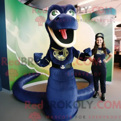 Zdjęcie produktu dla Navy REDBROKOLY Titanoboa maskotdraktfigur jest dostępny w Maxikjole i nøkkelringer