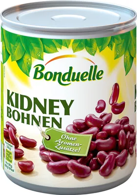 A can of Bonduelle kidney beans with kidney beans scattered around it.