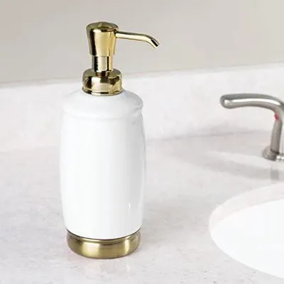 Produktbild von Unyqoos® Seifenspender aus weißer Keramik mit Messing-Akzenten – nachfüllbarer Flüssigseifenspender 354 ml, Ø 8,3 x H 21,6 cm, für Küche & Bad