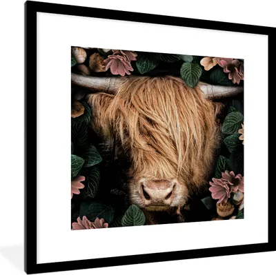 Produktbild von MuchoWow® Gerahmtes Poster Schottischer Highlander - Blumen - Kuh 40x40 cm - Poster mit Schwarzem Bilderrahmen Wandposter Rahmen Foto Bilder - Poster - Plakat im Rahmen