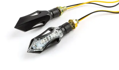Immagine prodotto di Coppia di indicatori di direzione universali a LED sequenziali neri omologati STR8 SAKADO