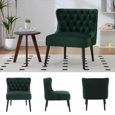 Imagen del producto de Silla de comedor de terciopelo AIORBER, sin reposabrazos, con tapicería acolchada, detalles de tachuelas y patas de madera maciza, estilo vintage, ideal para salón o dormitorio, color verde esmeralda