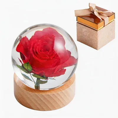 Productafbeelding van Rozen in Harsbal - Unieke Decoratie - Echte Rozen - Geschenkdoos - 6 cm Diameter - Duurzaam Hars