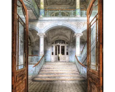 Produktbild von Giclée Leinwandbild Mystic House III 100x100 cm