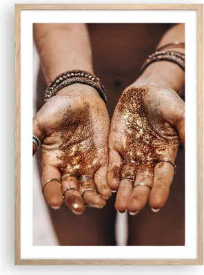 Produktbild von Gerahmtes Poster - Rahmen in heller Eiche - Hände Strand Gold - 50x70 cm - Wand Bild - Wanddeko - Wandbilder - Kunstposter - Wandposter - Bilderrahmen - Bilder - Kunstdruck - P2NPA50x70-5055