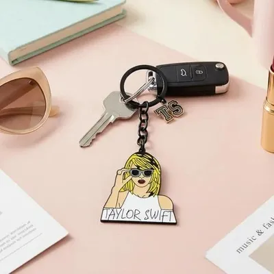 Produktbild von Swifitie Taylor Swift Schlüsselanhänger, Fan-Anhänger für Schlüssel, Tasche & Rucksack, Geschenk für Fans & Sammler