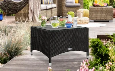 Zdjęcie produktu dla Stolik rattanowy 58 x 58 cm z szklanym blatem, odporny na promieniowanie UV, łatwy w czyszczeniu