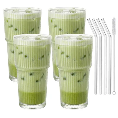 Produktbild von 4er Set Geriffelte Trinkgläser 550ml inkl. Glashalme und Reinigungsbürstchen - ideal für Iced Matcha Latte, Latte Macchiato, Smoothies, Cocktails