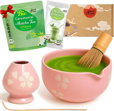 Obrázek produktu pro Matcha latte set "Hanami" s miskou s výlevkou, metlickou, držákem a matcha práškem + kokosovým latté – sada pro latte i cajový obrad