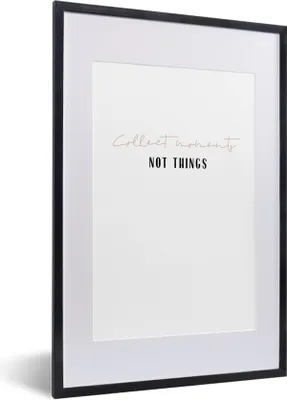 Produktbild von MuchoWow® Gerahmtes Poster Text - Momente sammeln, nicht Dinge - Zitate 40x60 cm - Poster mit Schwarzem Bilderrahmen Wandposter Rahmen Foto Bilder - Poster in Rahmen