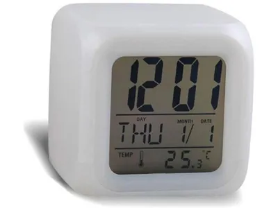 Zdjęcie produktu dla Budzik Chameleon - zmieniający kolor cyfrowy budzik z termometrem (8x8 cm)