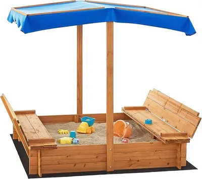 Imagen del producto de Caja de arena Kellenhusen con techo, 120 x 120 x 120 cm. Caja de arena con cubierta. Arenero con 2 bancos abatibles y lámina protectora para el suelo. Madera de pino, color natural