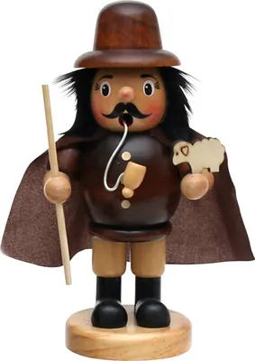 Räuchermännchen Schäfer mit seinem Schaf. Er trägt braune Kleidung mit Hut und einen langen Mantel.