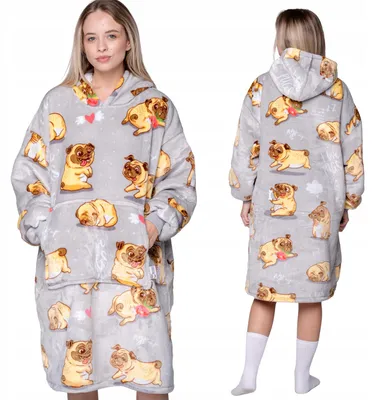 Produktbild von Oversize Deckenpullover XXL - Kuscheldecke mit Ärmeln - Fleece Mops Hundemuster