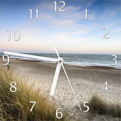 Produktbild von Wallario Design Wanduhr Strandspaziergang im Urlaub an der Ostsee aus Echtglas, Größe 20 x 20 cm