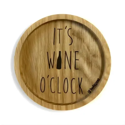 Productafbeelding van Onderzetter van hout met de tekst "It's wine o'clock"