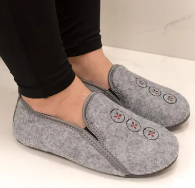 Obrázok produktu pre Dámske sivé filcové zateplené papuče EVINA