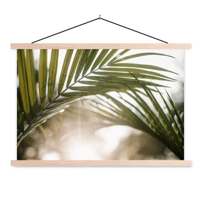 Produktbild von MuchoWow® Textilposter Palme - Palmenblatt - Sonne - Sommer 120x80 cm mit holzfarbenen Rahmen - Aufhängeset