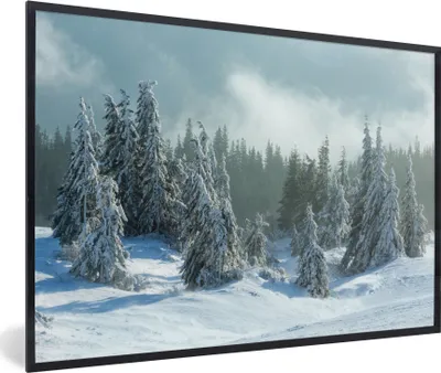 Produktbild von MuchoWow® Gerahmtes Poster Wald - Schnee - Winter 90x60 cm - Poster mit Schwarzem Bilderrahmen Wandposter Rahmen Foto Bilder - Fotorahmen - Foto-Plakat